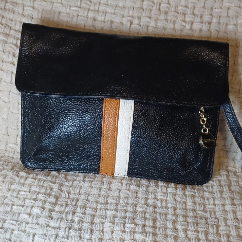 Laggo Black Clutch